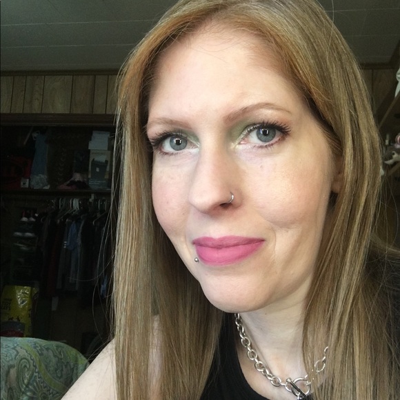 Meet your Posher, Pam - Picture 4 of 6